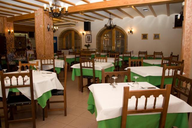 Hotel Alvarez Tuejar Luaran gambar